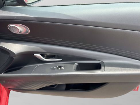 Used 2024 Hyundai Elantra SEL FWD image 17