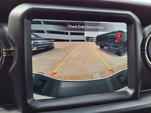 Used 2023 Jeep Gladiator Overland AWD/4WD image 6