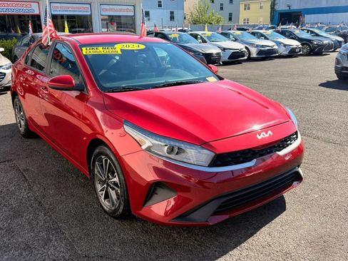 Used 2024 Kia Forte LXS FWD image 2