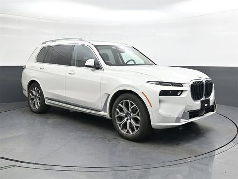 Used 2025 BMW X7 xDrive40i image 2