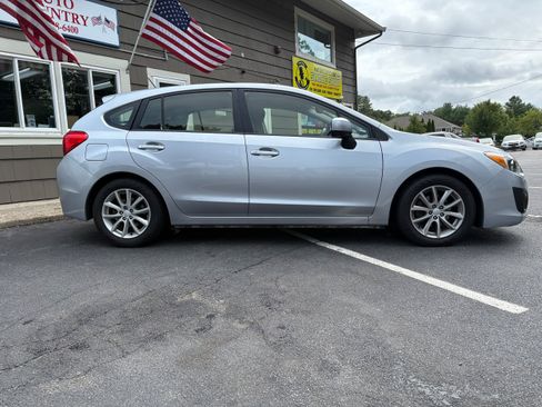 Used 2012 Subaru Impreza 2.0i Premium AWD/4WD image 4