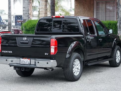Used 2017 Nissan Frontier SV w/ SV Value Truck Package RWD image 9