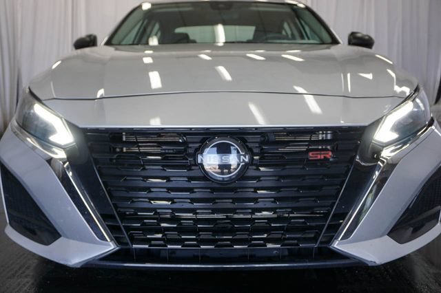 Used 2024 Nissan Altima 2.5 SV FWD image 3