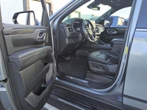 Used 2023 Chevrolet Suburban LT AWD/4WD image 7
