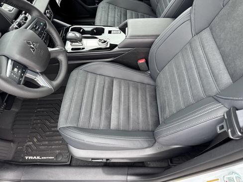 New 2026 Mitsubishi Outlander AWD image 24