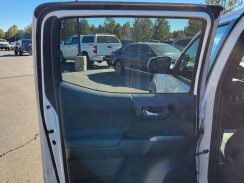 Used 2023 Toyota Tacoma TRD Off-Road image 13