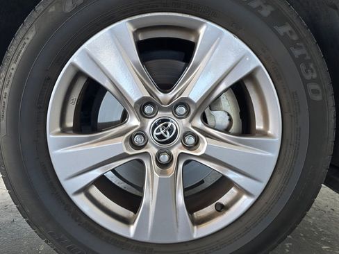 Used 2024 Toyota RAV4 XLE FWD image 38