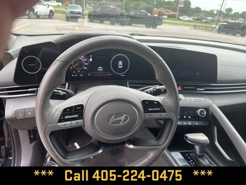 Used 2025 Hyundai Elantra SEL FWD image 25