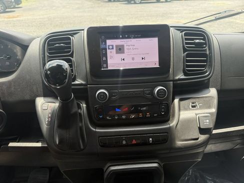 Used 2025 RAM ProMaster 2500 w/ Convenience Group FWD image 24