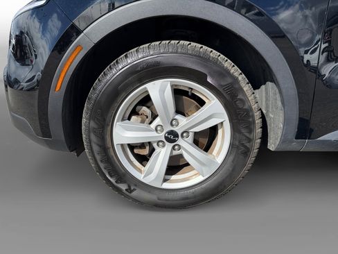 Used 2023 Kia Sorento LX image 9