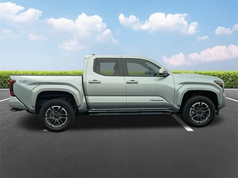 Used 2024 Toyota Tacoma TRD Sport RWD image 3