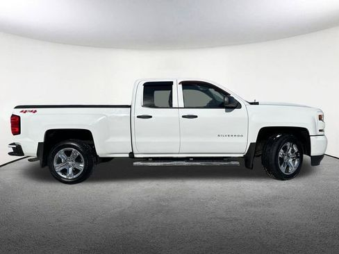 Used 2018 Chevrolet Silverado 1500 Custom w/ Custom Convenience Package image 15
