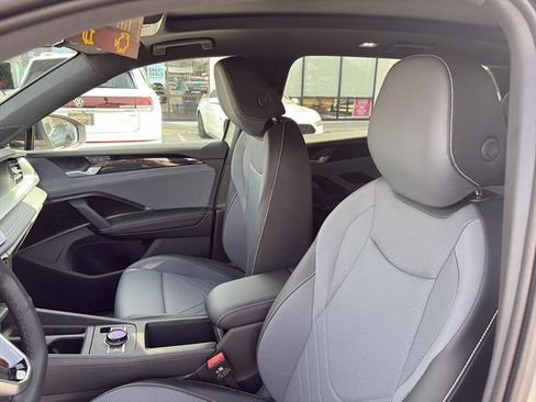 New 2026 Volkswagen Tiguan SE R-Line FWD image 14