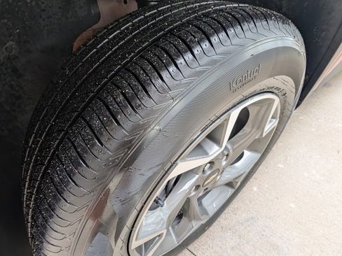 Used 2024 Chevrolet Trax LT w/ Driver Confidence Package image 35