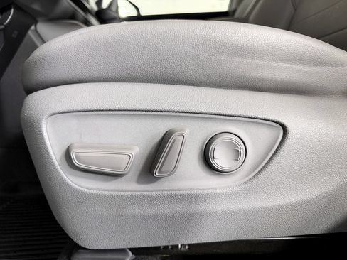 Used 2020 Toyota Highlander XLE AWD/4WD image 36