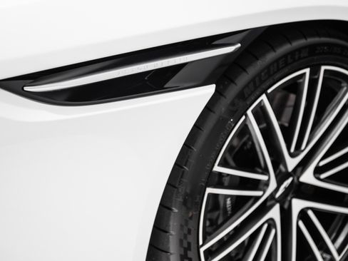 Used 2024 Aston Martin DB12 Coupe RWD image 9