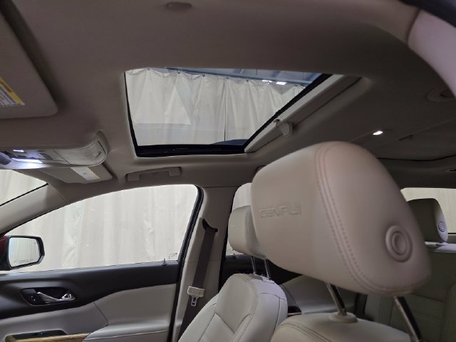 Used 2017 GMC Acadia Denali w/ Technology Package AWD/4WD image 17