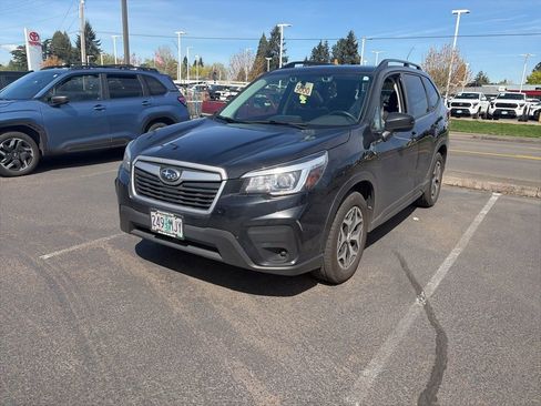 Used 2020 Subaru Forester Premium image 2