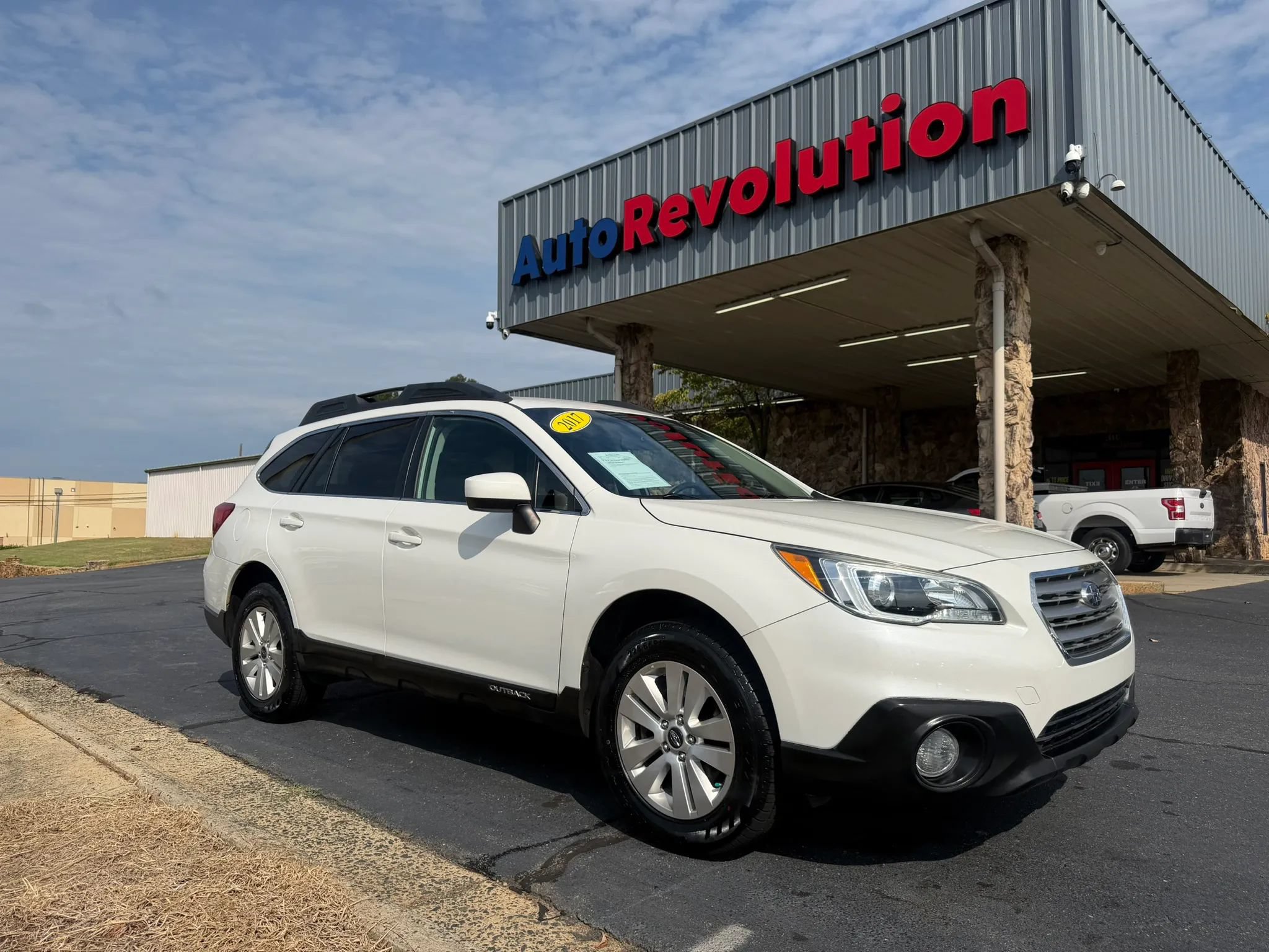 Used 2017 Subaru Outback 2.5i Premium AWD/4WD image 1
