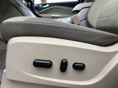 Used 2016 Ford Escape SE FWD image 18
