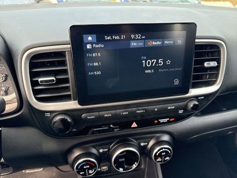 Used 2022 Hyundai Venue SEL w/ Cargo Package image 6