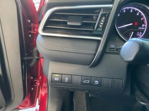 Used 2018 Toyota Camry L image 7