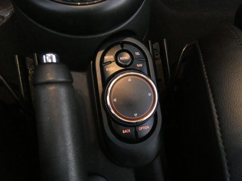 Used 2018 MINI Cooper S image 22