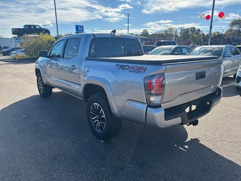 Used 2022 Toyota Tacoma TRD Sport image 5