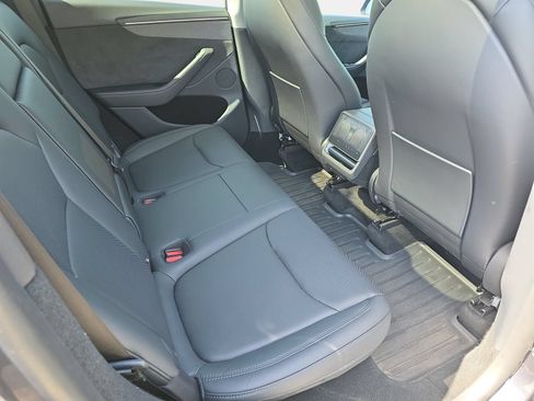 Used 2026 Tesla Model Y 2WD image 11