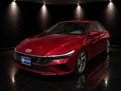 Used 2025 Hyundai Elantra SEL FWD image 1