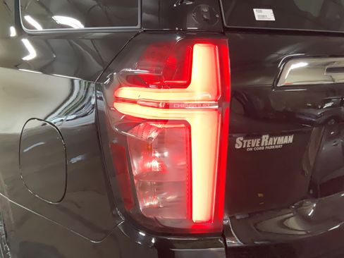 Used 2023 Chevrolet Tahoe LT w/ Luxury Package RWD image 27