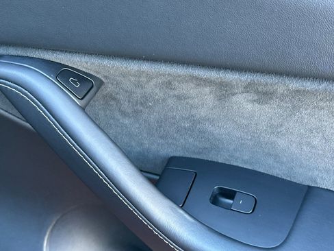 Used 2022 Tesla Model Y Long Range AWD/4WD image 21