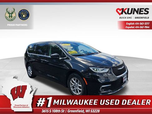 Used 2023 Chrysler Pacifica Touring-L FWD image 1