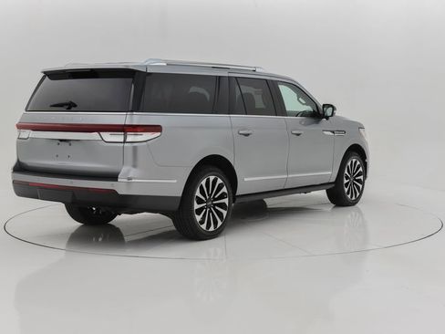 Used 2024 Lincoln Navigator L Reserve image 16