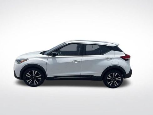 Used 2020 Nissan Kicks SR w/ SR Premium Package FWD image 2
