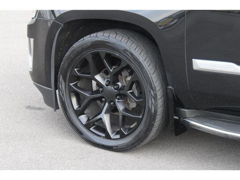 Used 2016 Cadillac Escalade ESV Luxury image 6