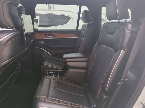 Used 2024 Jeep Grand Cherokee L Summit AWD/4WD image 17