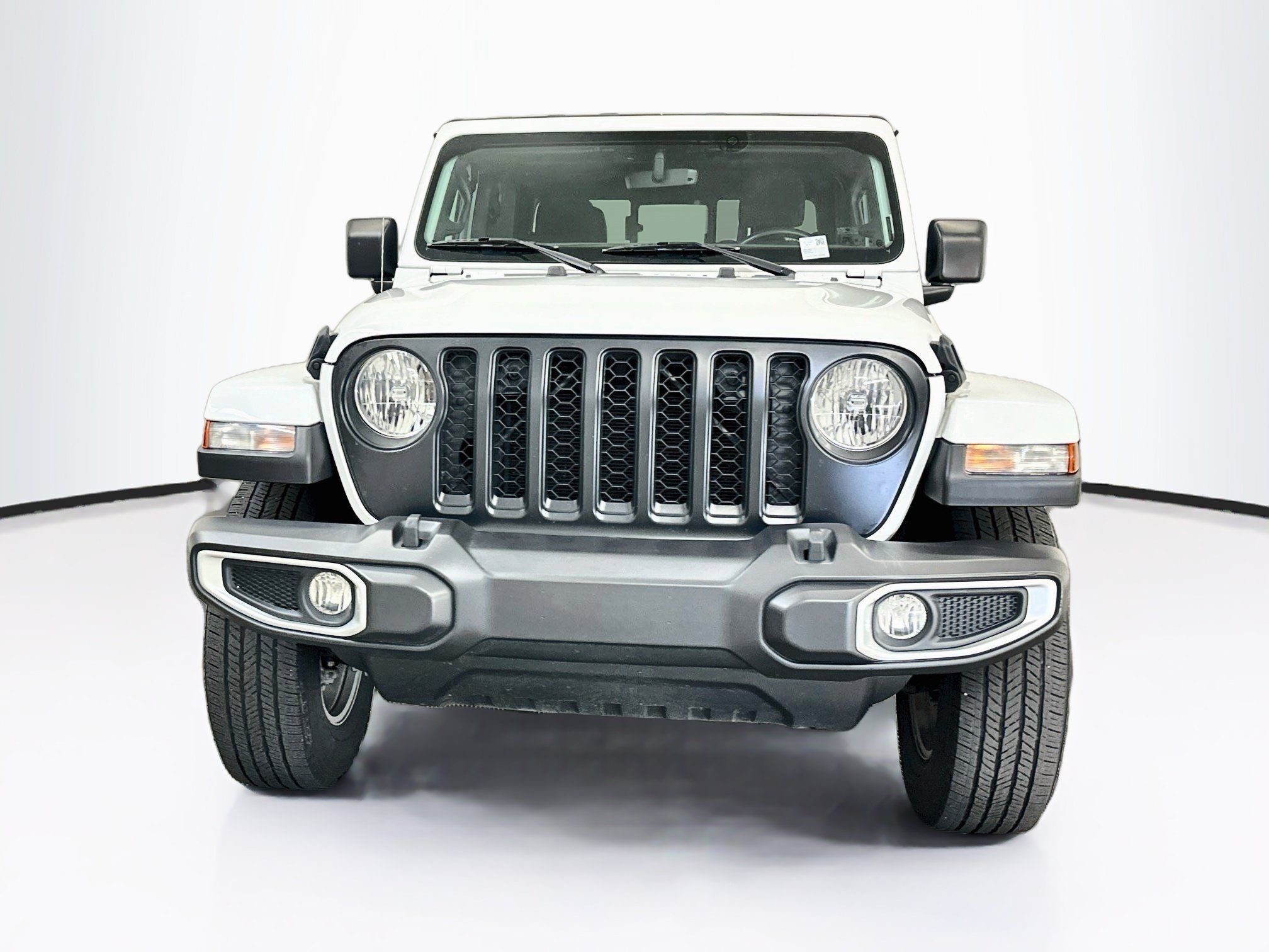 Used 2022 Jeep Gladiator Overland w/ Cold Weather Group AWD/4WD image 2