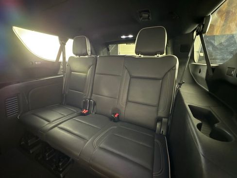 Used 2023 Chevrolet Suburban Premier RWD image 57