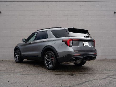 Used 2025 Ford Explorer ST AWD/4WD image 3