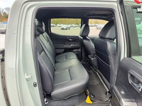 Used 2022 Toyota Tacoma TRD Off-Road w/ TRD Premium Off Road Package image 14