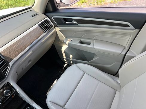 Certified 2023 Volkswagen Atlas SE w/ Panoramic Sunroof Package FWD image 28