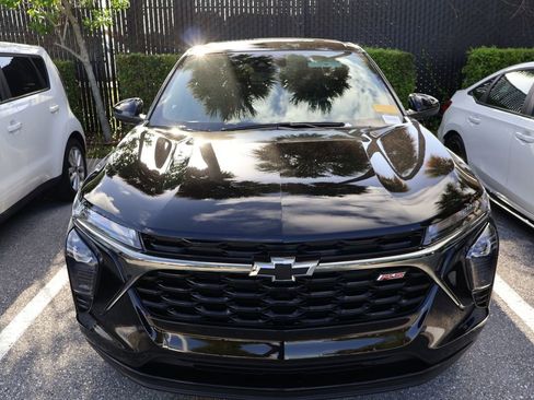 Used 2025 Chevrolet Trax RS w/ Driver Confidence Package FWD image 5