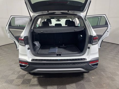 New 2026 Volkswagen Taos SE AWD/4WD image 21