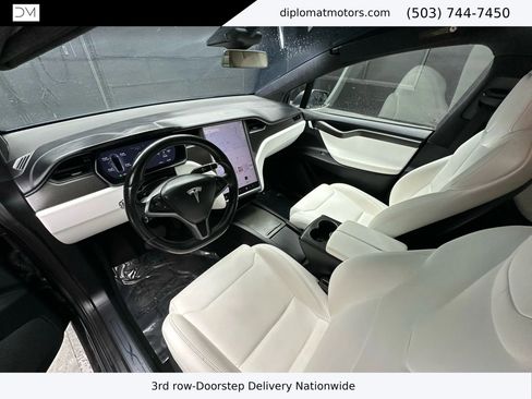 Used 2018 Tesla Model X 75D image 16