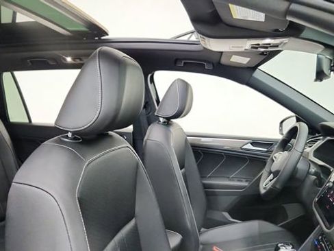 Used 2022 Volkswagen Tiguan SE R-Line image 21