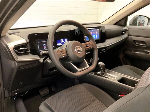 Certified 2025 Nissan Kicks S image 12