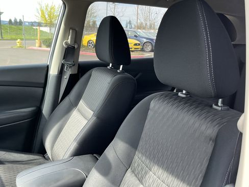 Used 2017 Nissan Rogue SV image 16