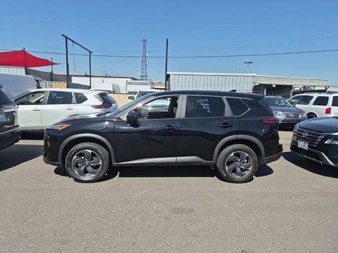 Used 2024 Nissan Rogue SV FWD image 7