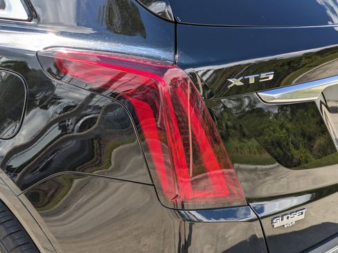 Certified 2022 Cadillac XT5 Premium Luxury w/ Technology Package image 10